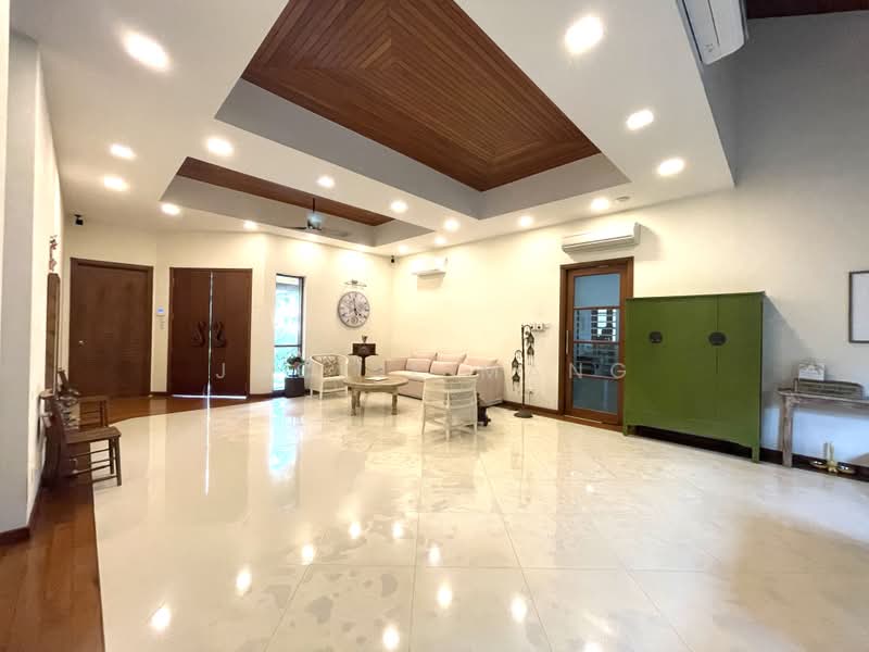 Charming Detached Villa with Pool & Indoor Outdoor Living photo 4