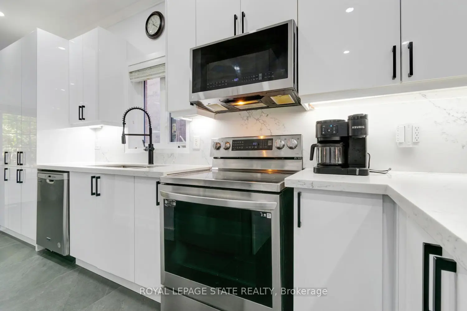 33 Panorama Way photo 3