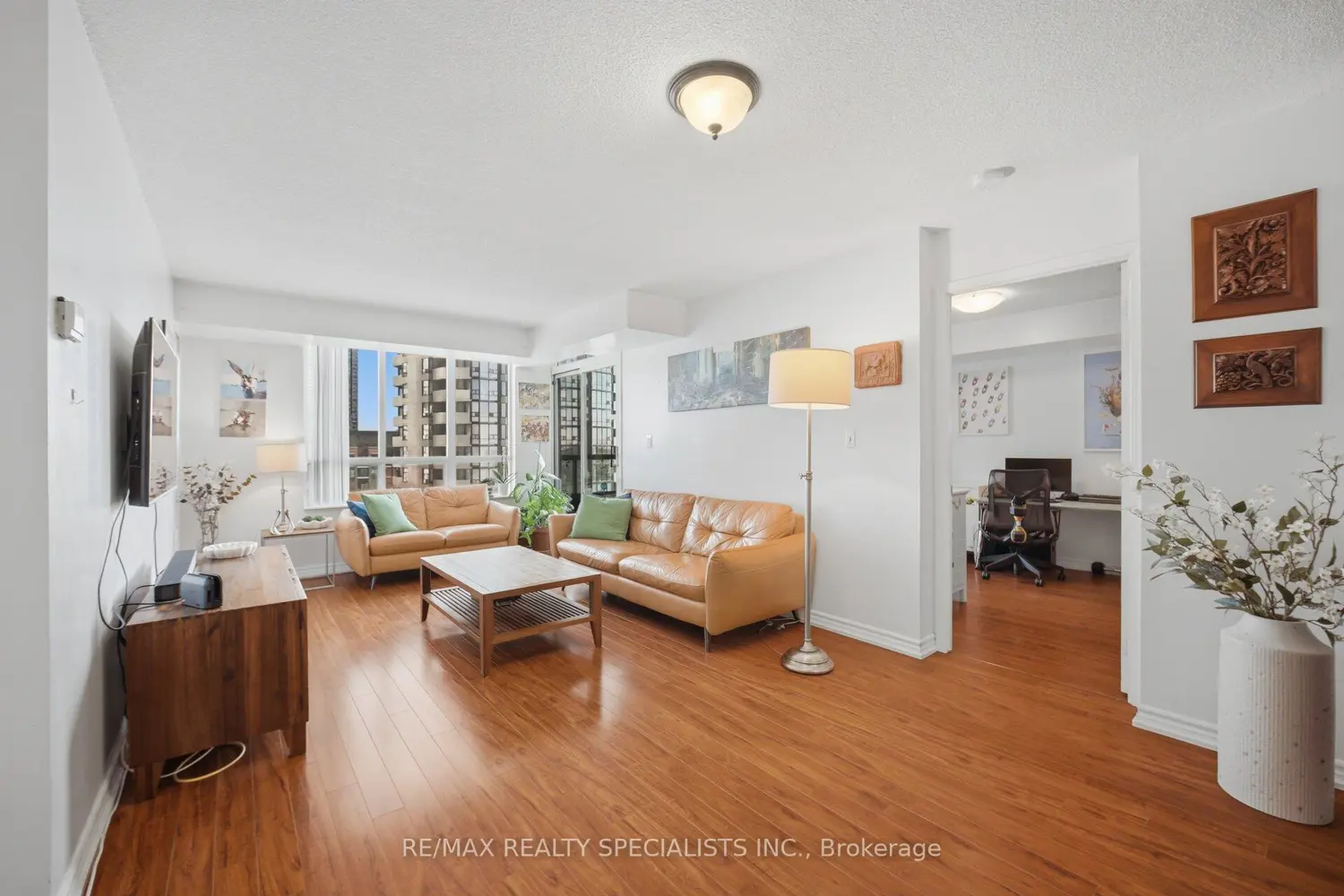 335 Rathburn Road 707 photo 5