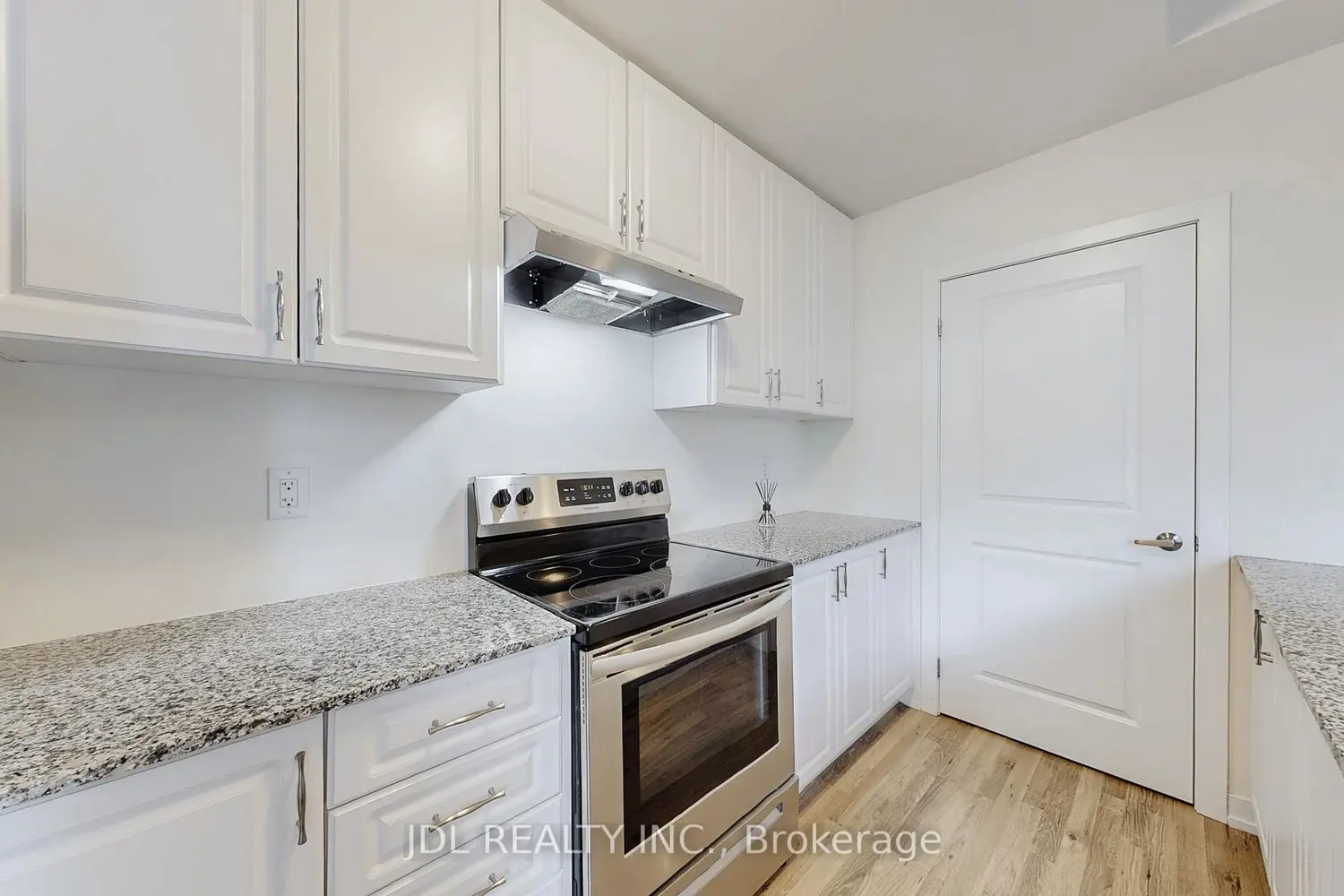 370 Red Maple Road 112 photo 3