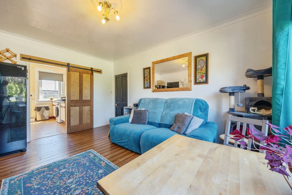 3 bed flat for saleRosebery Crescent, Gorebridge EH23 photo 4