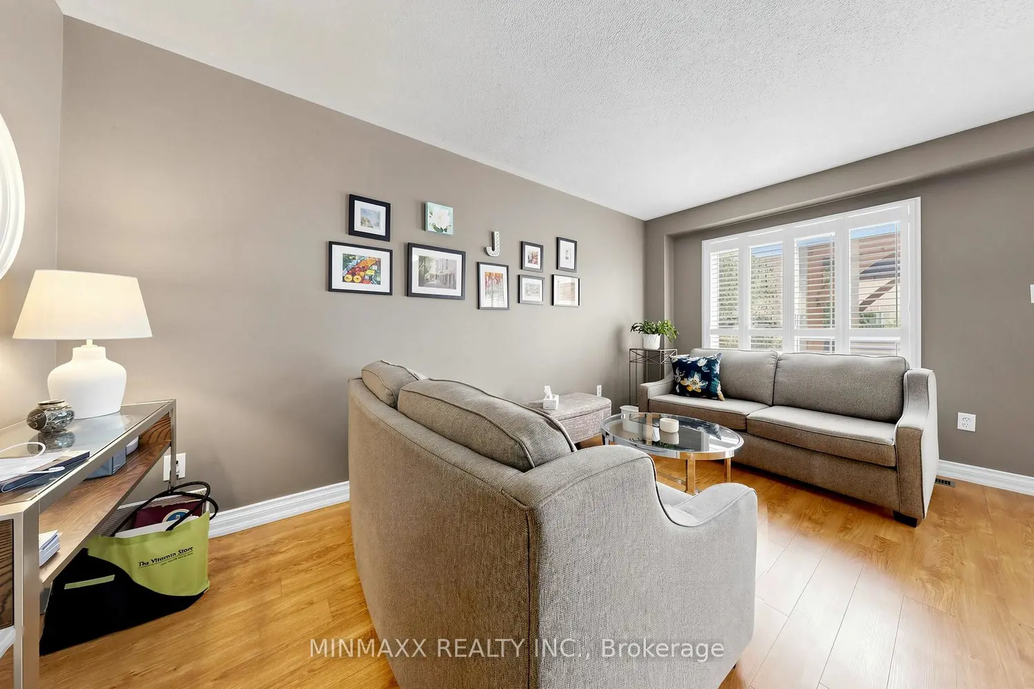 1164 Chapman Crescent photo 4