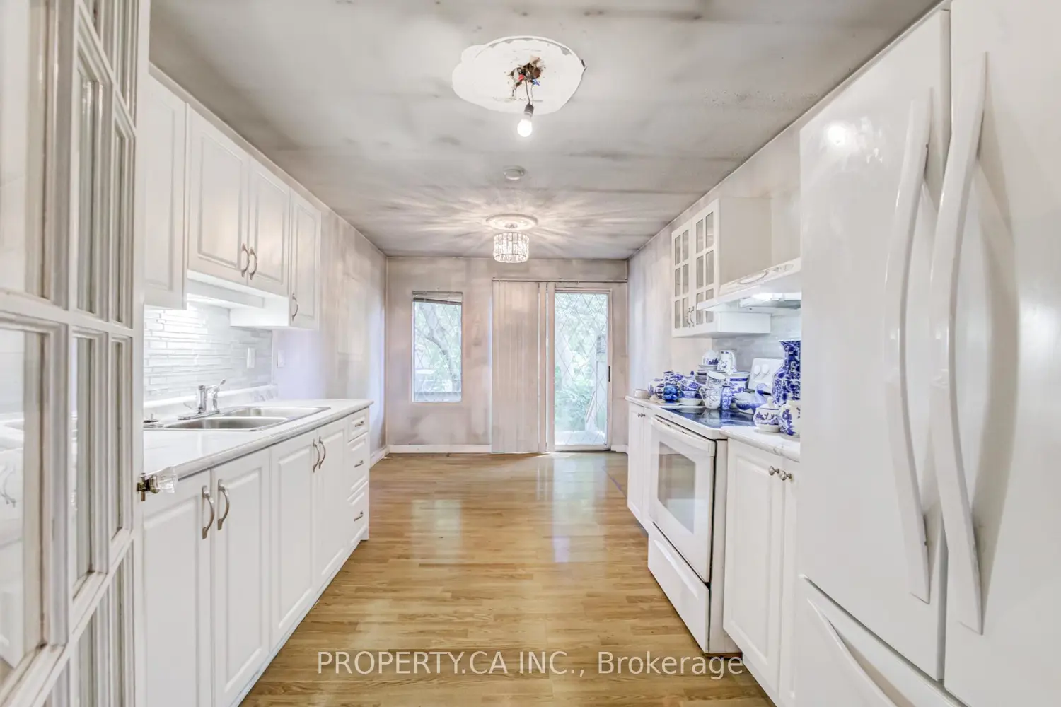 597 Rhodes Avenue photo 2
