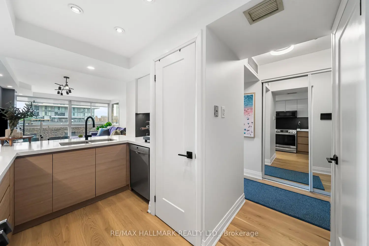 7 Broadway Avenue 506 photo 5