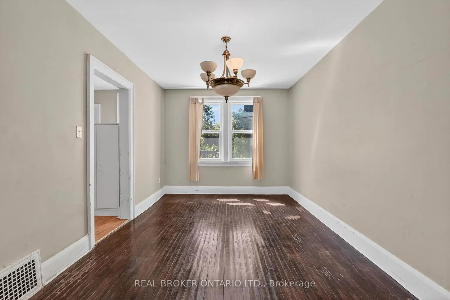 271 Manor Road photo 4