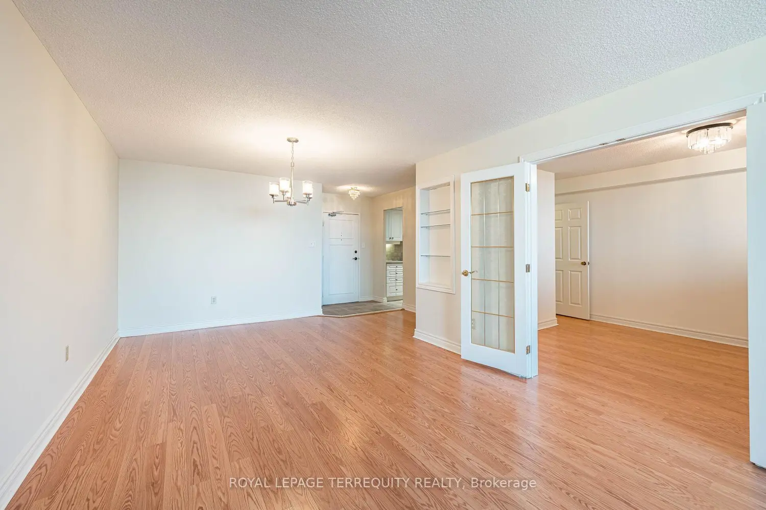 812 Burnhamthorpe Road 1809 photo 4