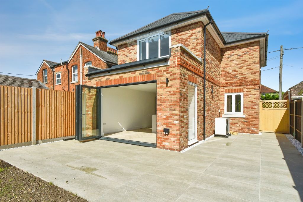 3 bed detached house for saleBulford Road, Durrington, Salisbury SP4