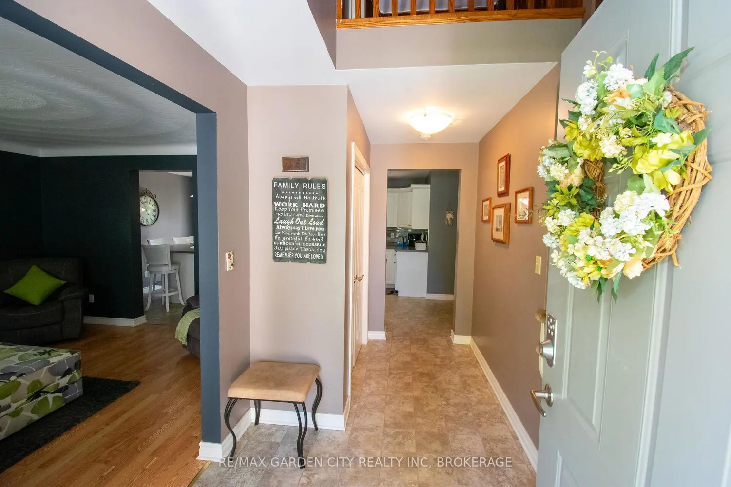 203 Leaside Drive photo 2