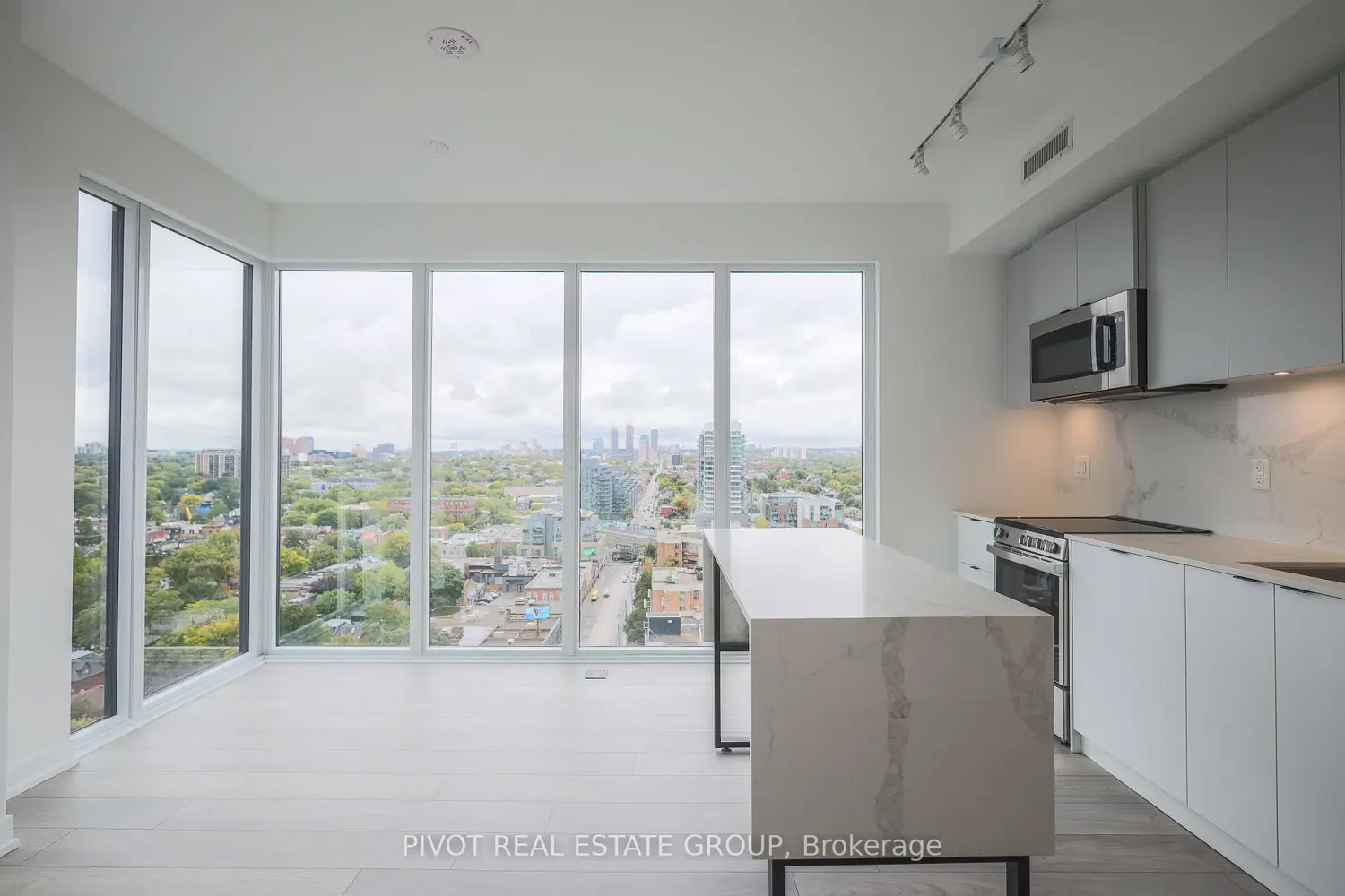 285 Dufferin Street 1508 photo 3