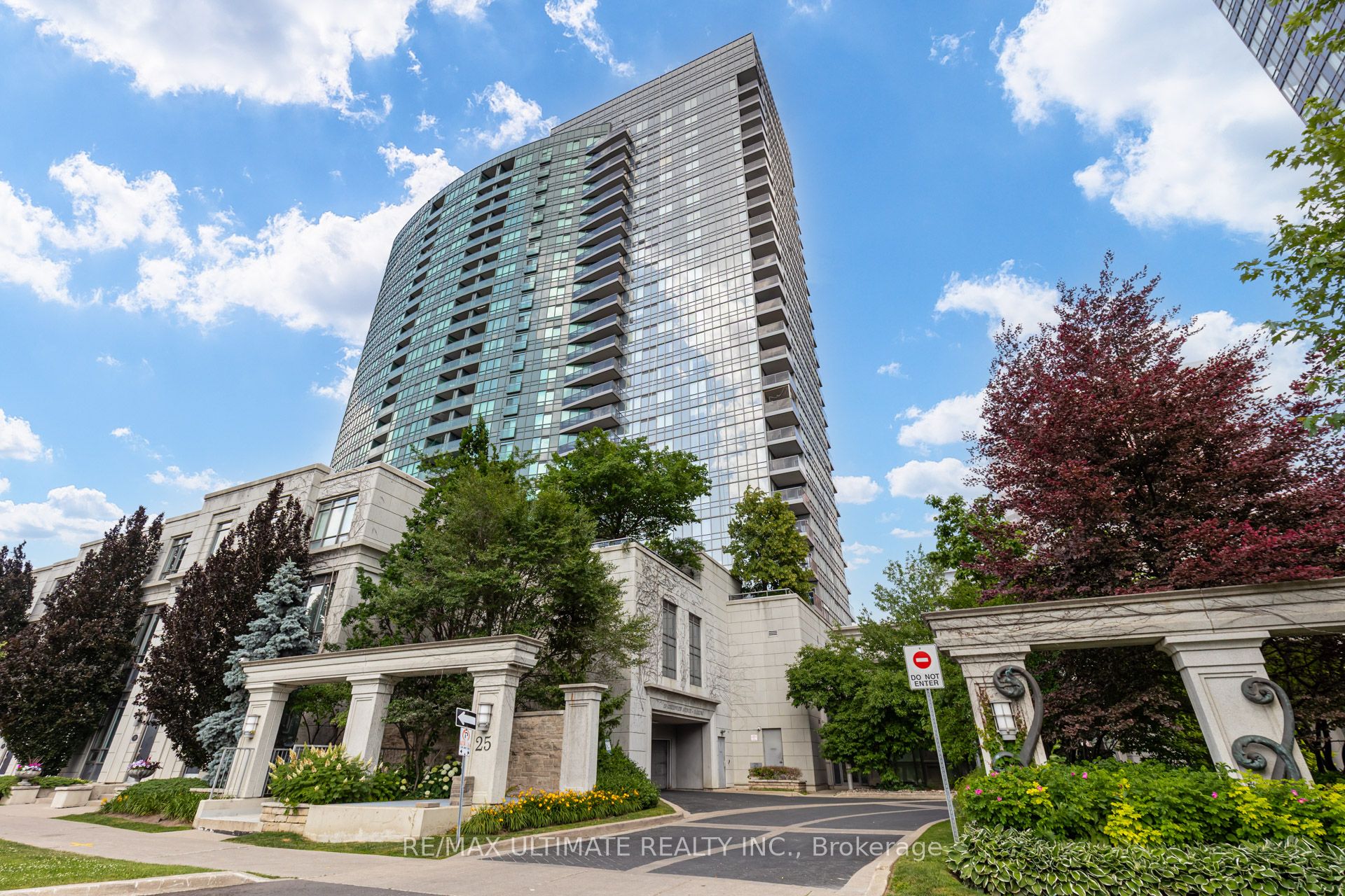 319-25 Greenview Avenue, Toronto, ON, M2M 0A5