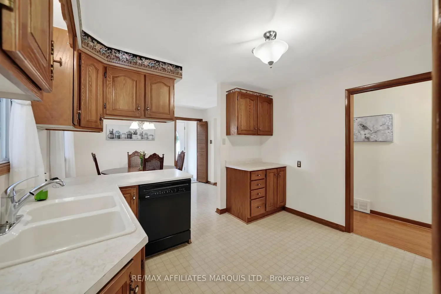 438 Beach Avenue photo 4