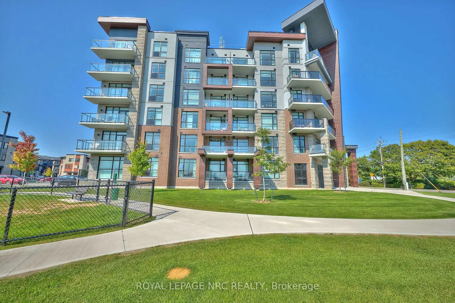 600 North Service Road 221 photo 5