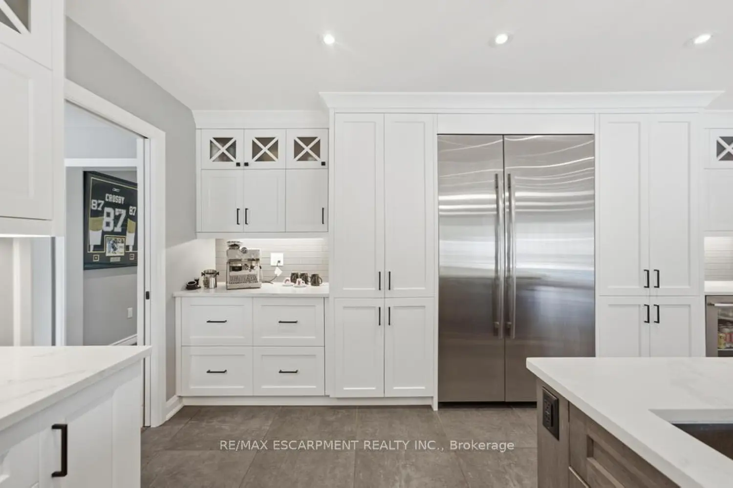1119 Powerline Road photo 5