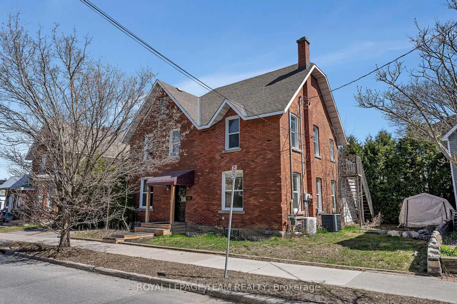 11 Sherbrooke Avenue photo 2