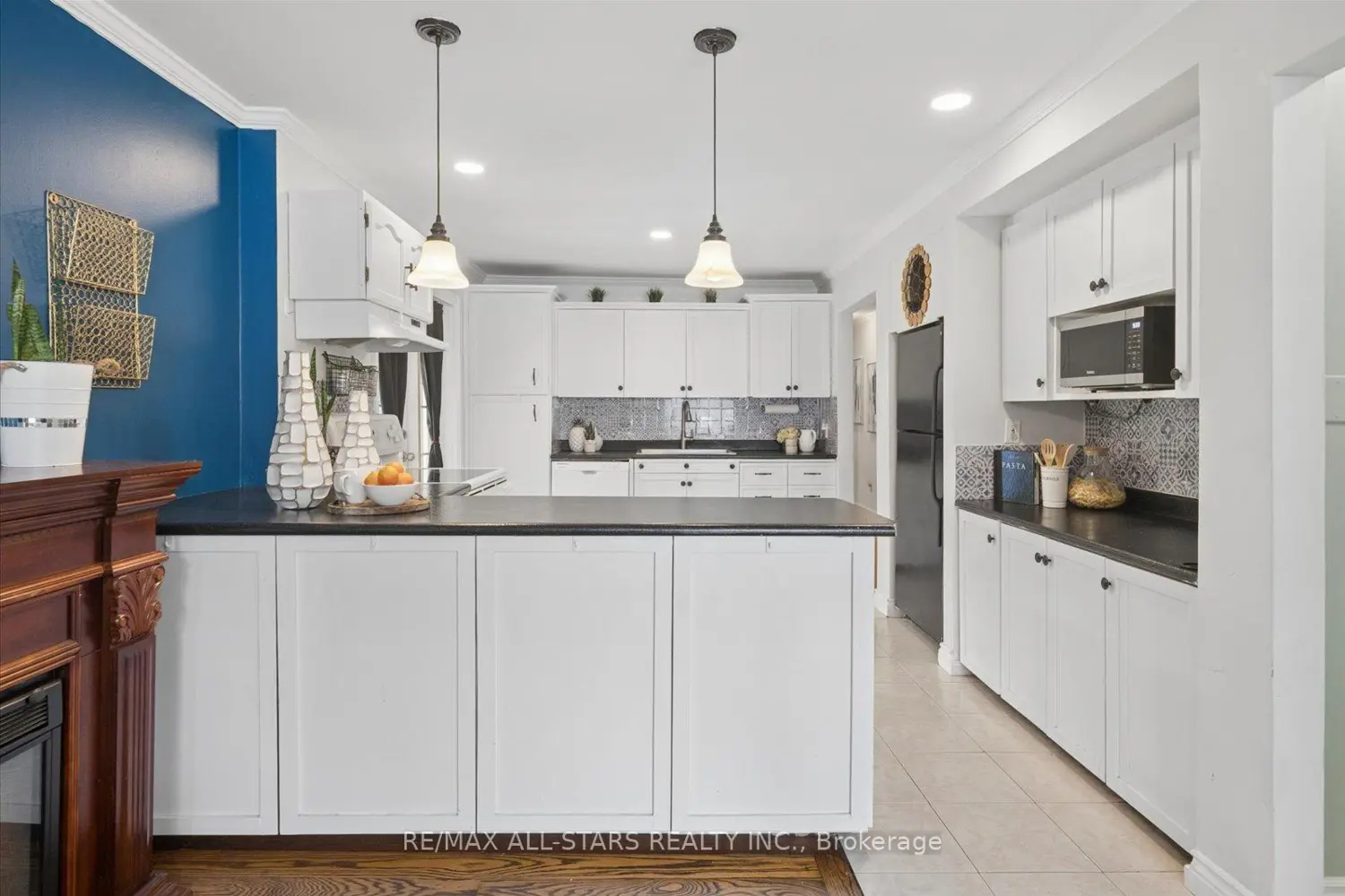 340 Walter Drive photo 3