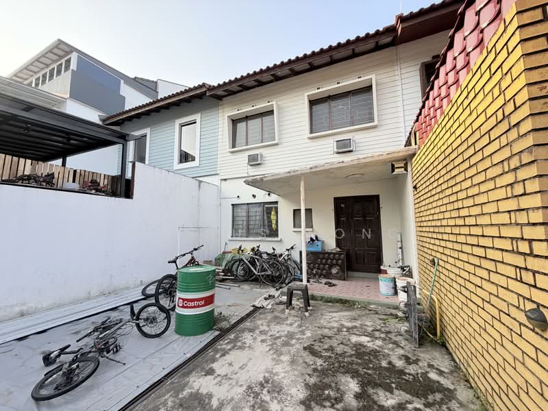 Original condition WORKERS DORMITORY for rent!