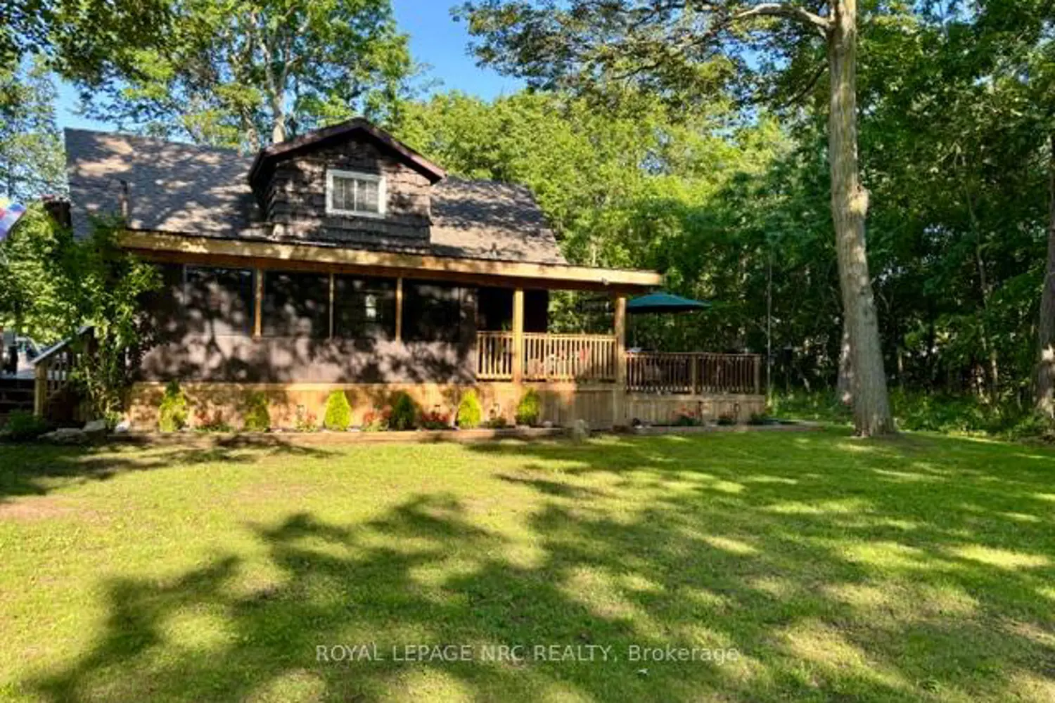 4882 Mapleview Crescent photo 3