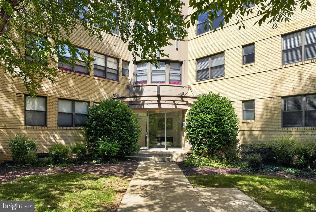 212 Oakwood Street SE Unit 213, Washington, DC 20032