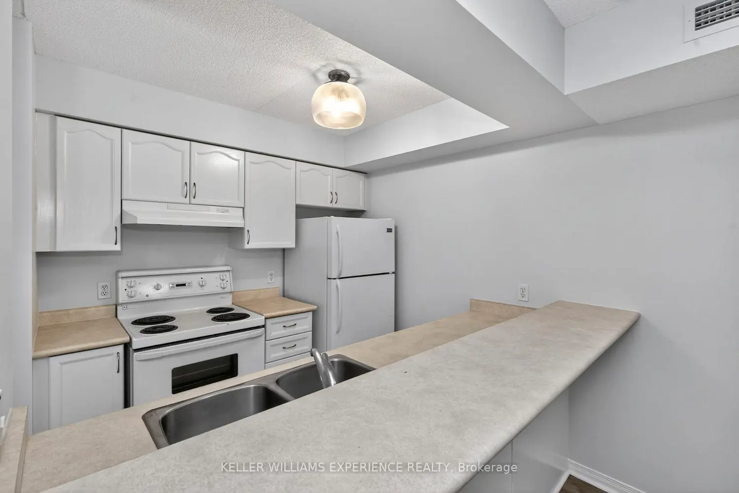 107 Bond Street 208 photo 3