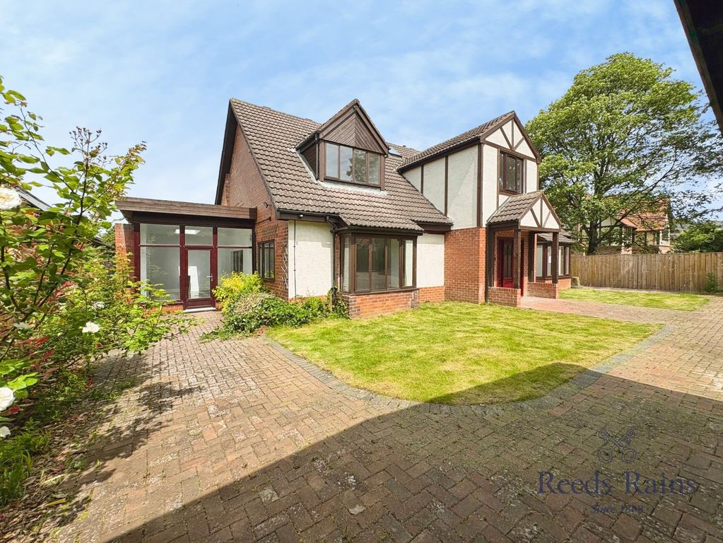5 bed detached house for saleThe Avenue, Medburn, Newcastle Upon Tyne, Northumberland NE20