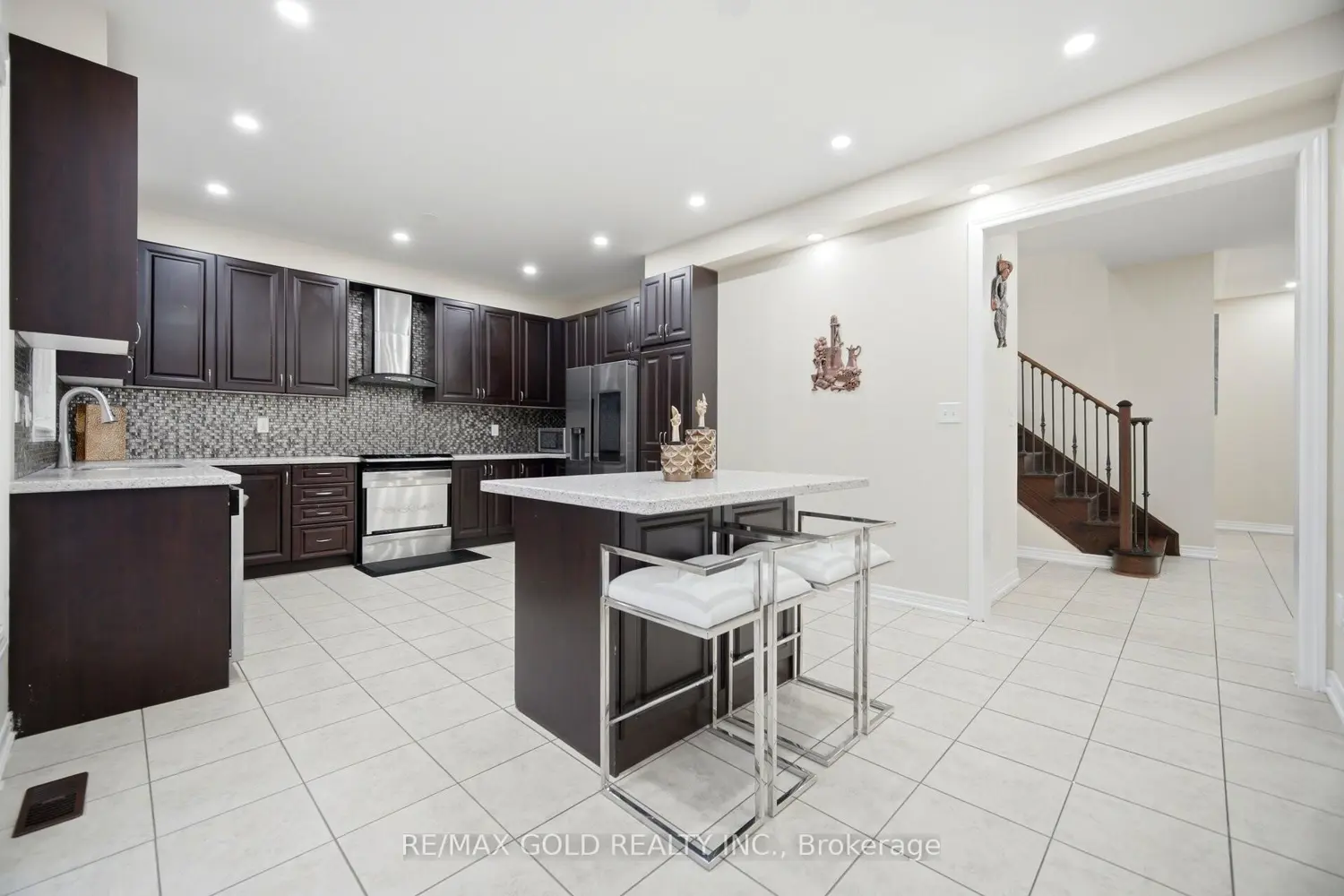49 Squire Ellis Drive photo 4