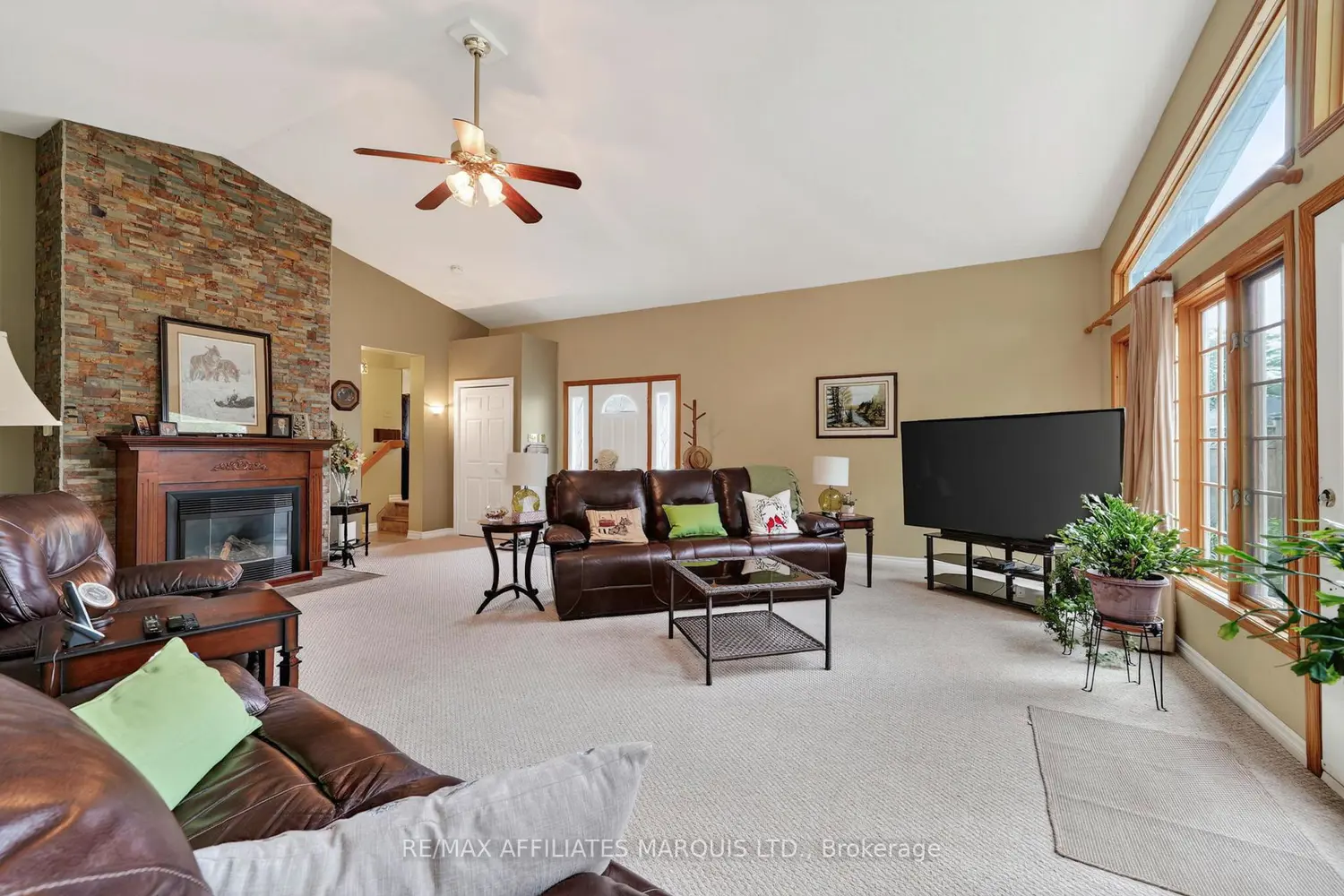 1489 Holy Cross Boulevard photo 3