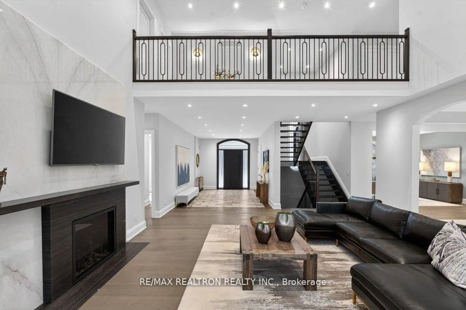 14705 Jane Street photo 4