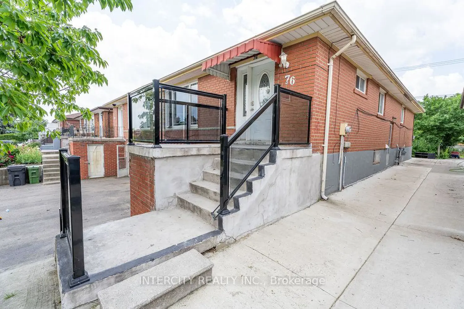 76 Felan Crescent photo 3