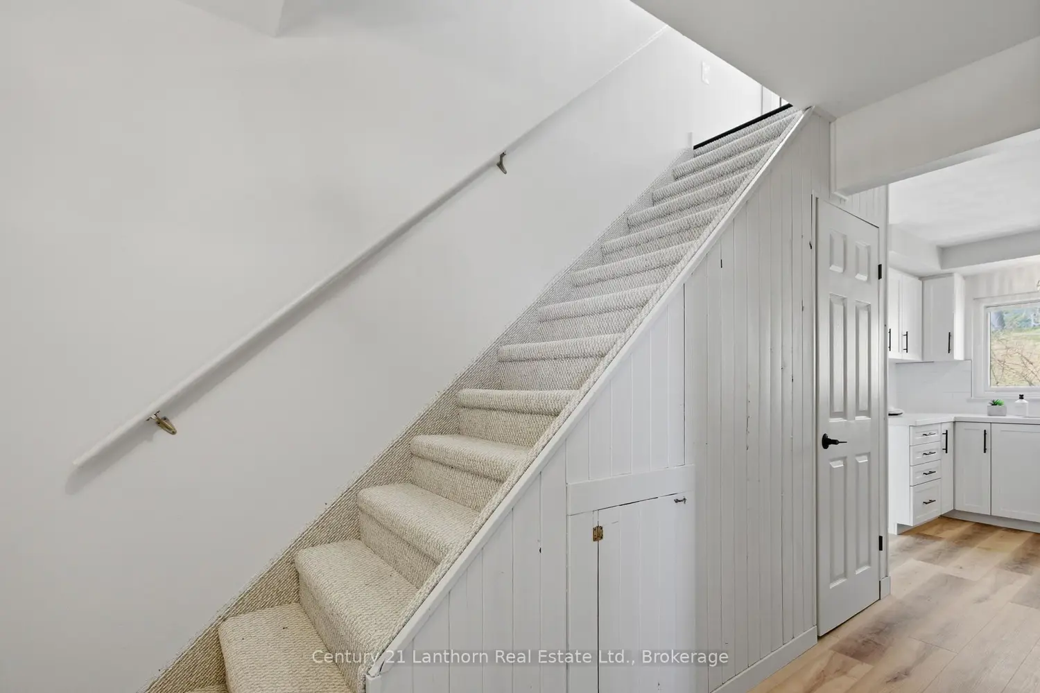 48 Wallbridge Crescent photo 3