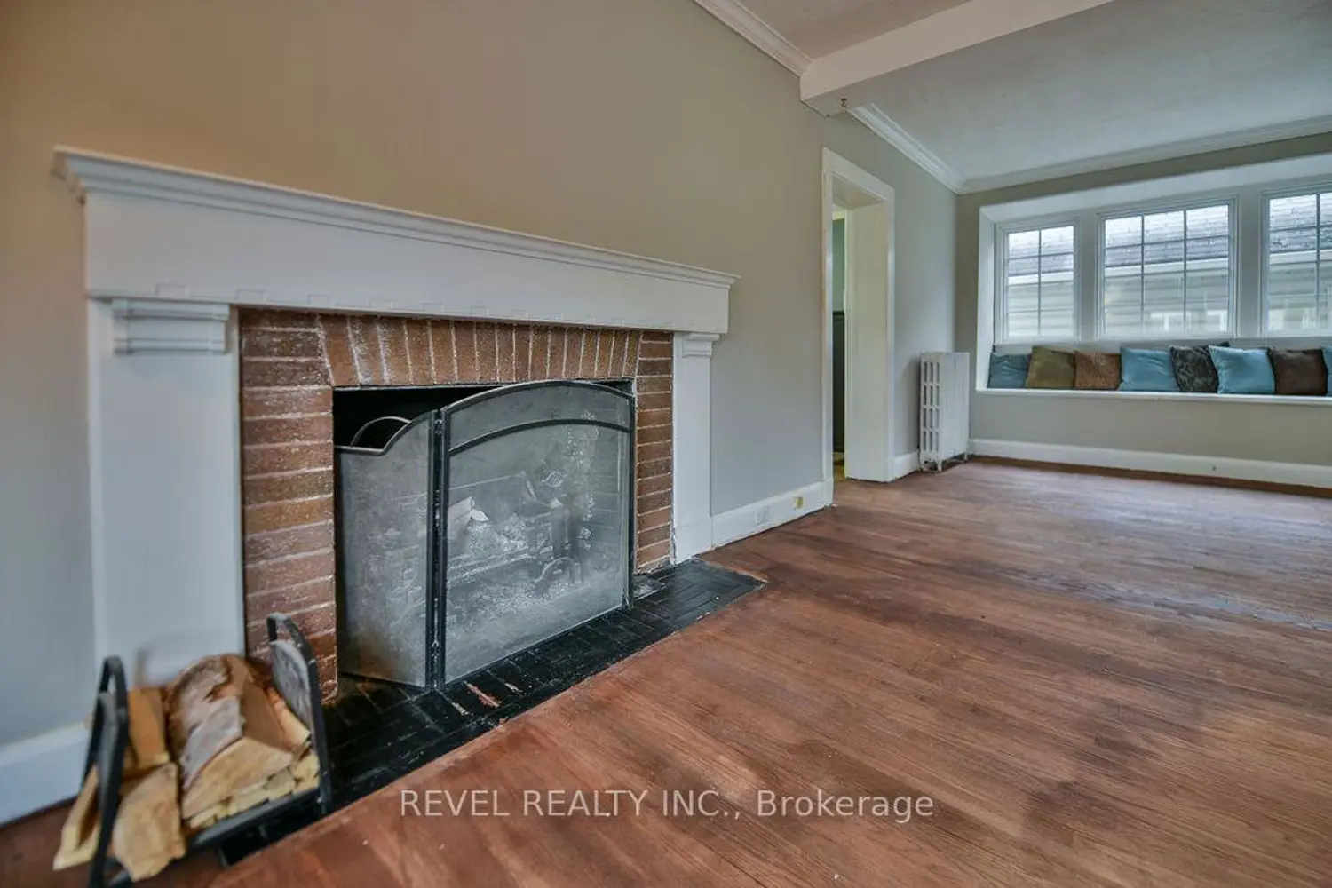 181 Hemlock Street photo 4