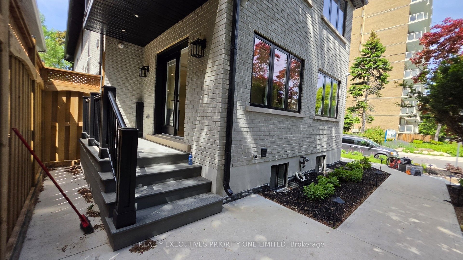 Main-10 Lascelles Boulevard, Toronto, ON, M4V 2B5