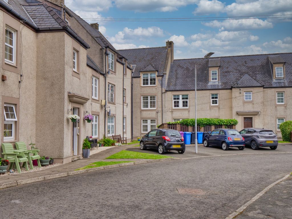 2 bed flat for saleAcademy Court, Irvine KA12