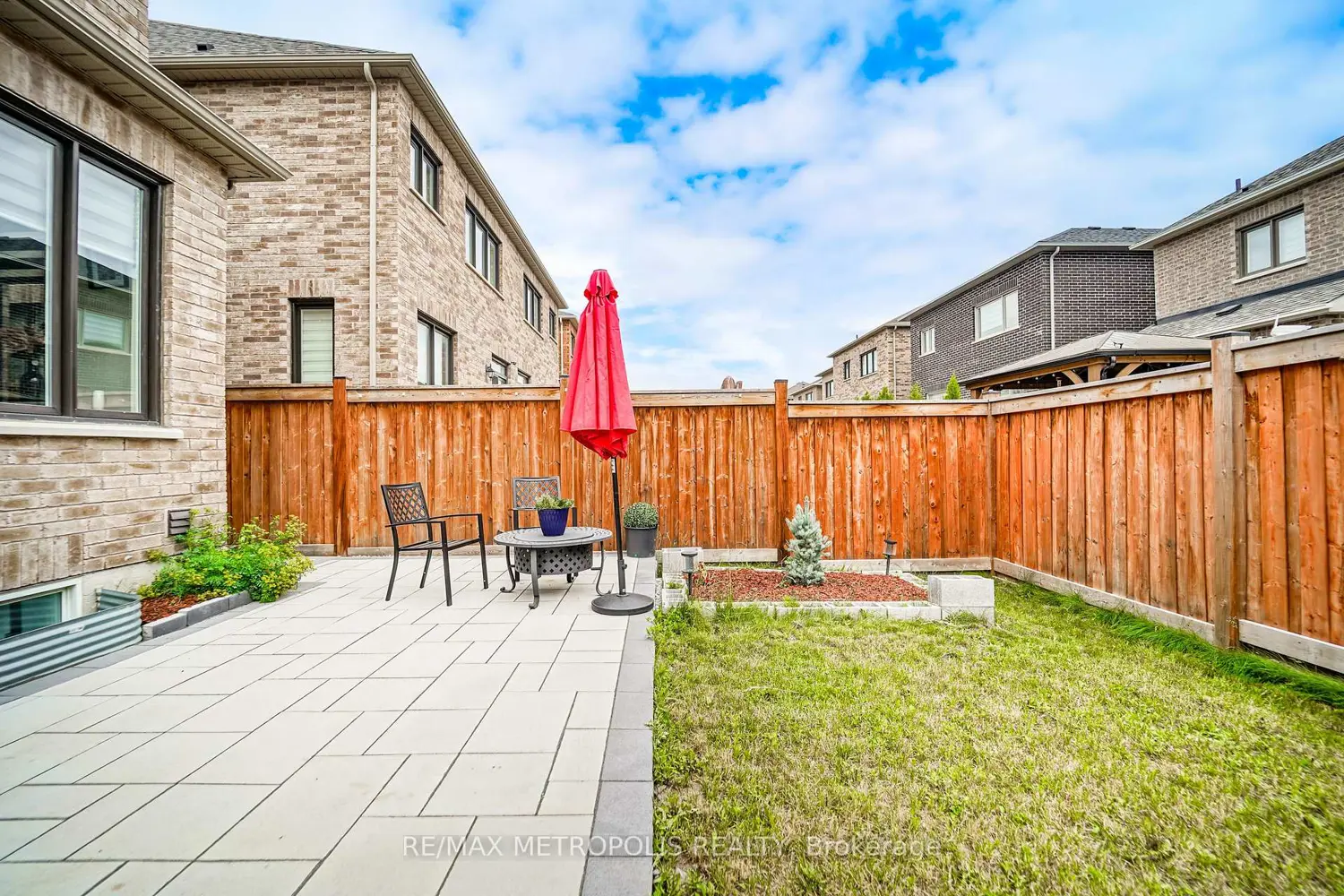 98 Laing Drive photo 4