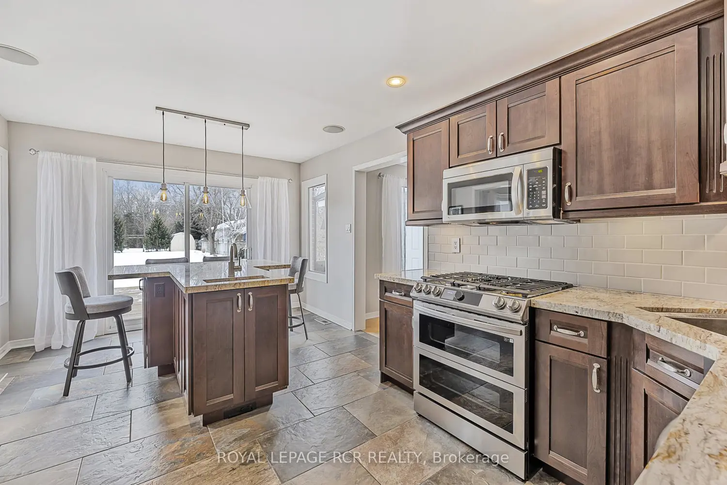 89 Oriole Drive photo 4