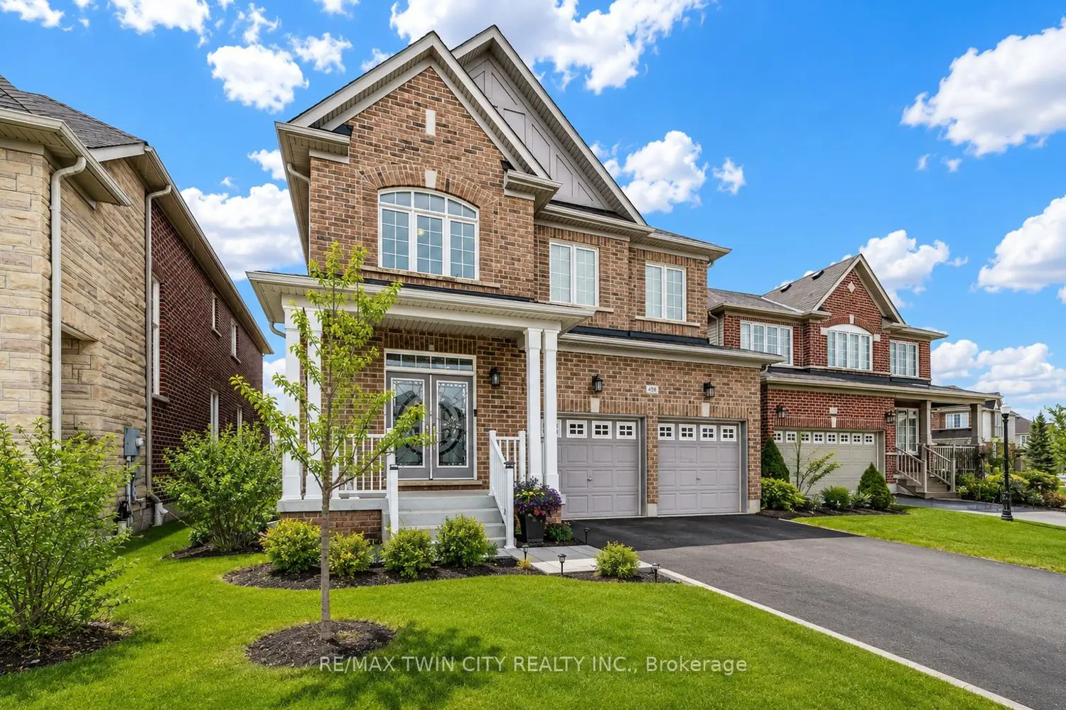 498 Thomas Slee Drive photo 2