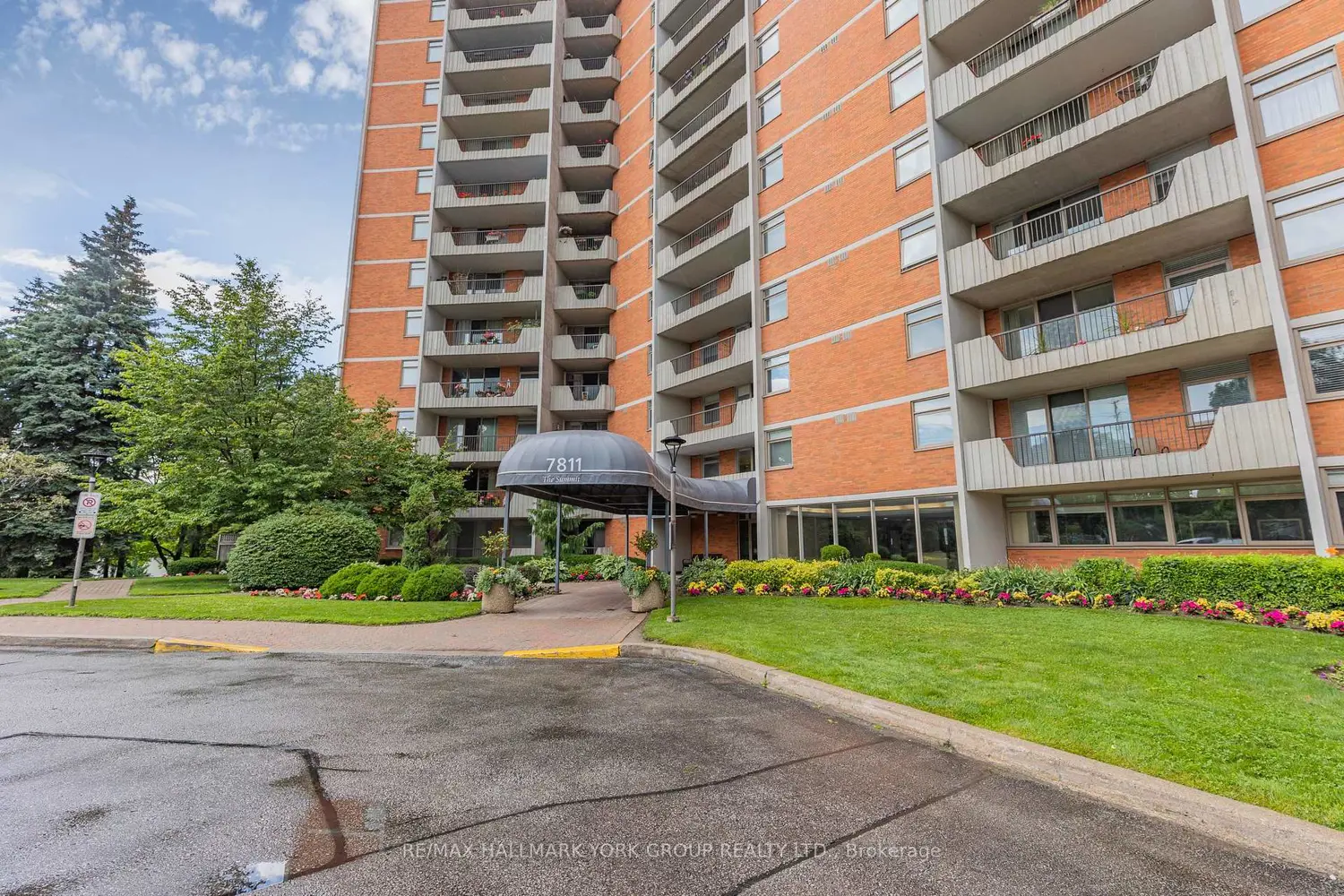 7811 Yonge Street 1007 photo 2