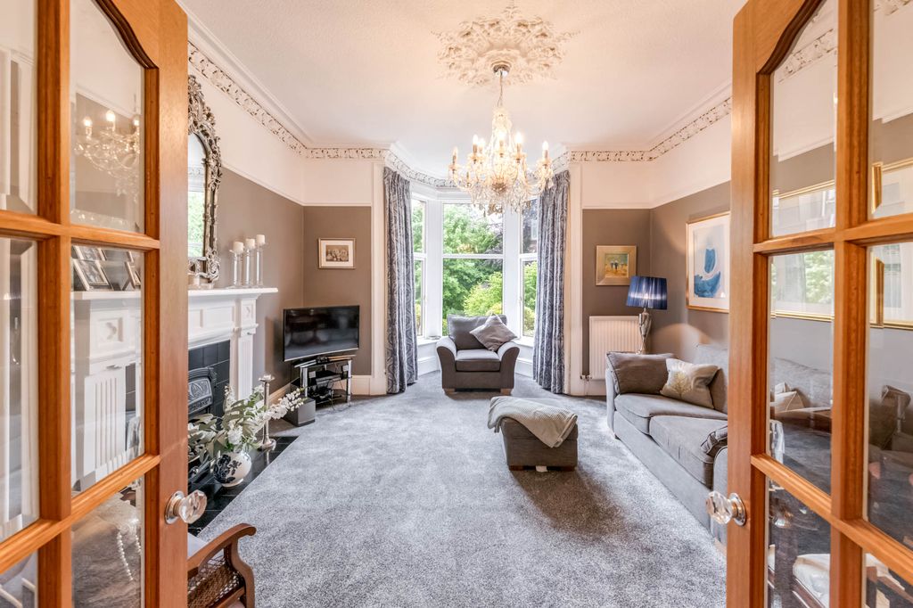 2 bed flat for saleComrie Road, Crieff PH7 photo 3