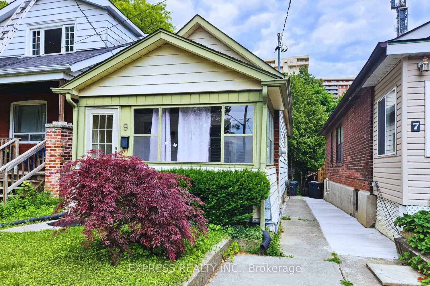 9 Bryant Avenue photo 2