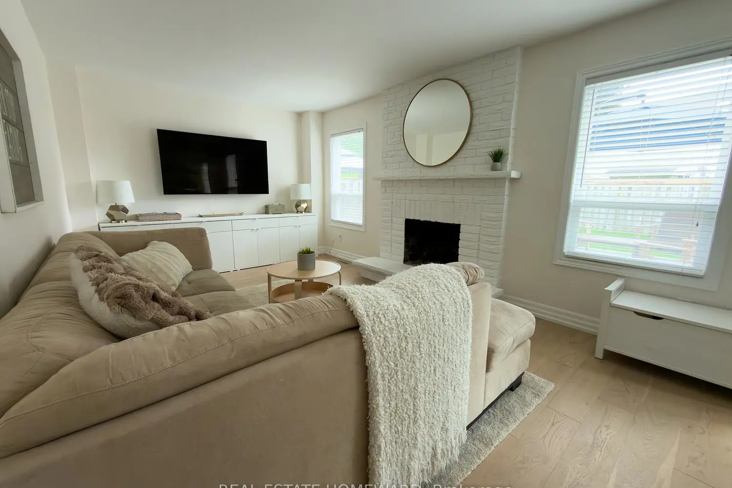 867 White Ash Drive photo 2