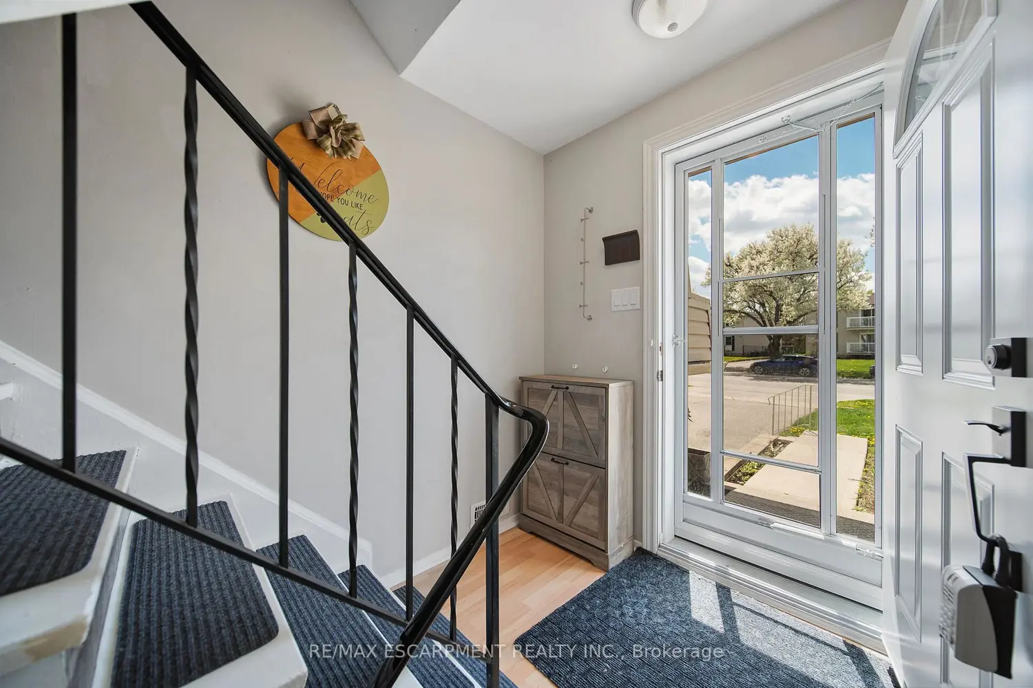 662 Grey Street C photo 3