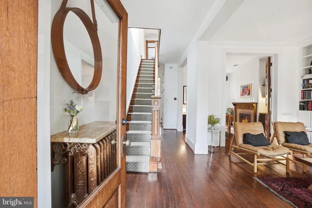 210 8th Street SE, Washington, DC 20003 photo 5