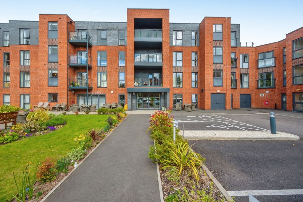 2 bed flat for saleStowe Place, Lichfield WS13