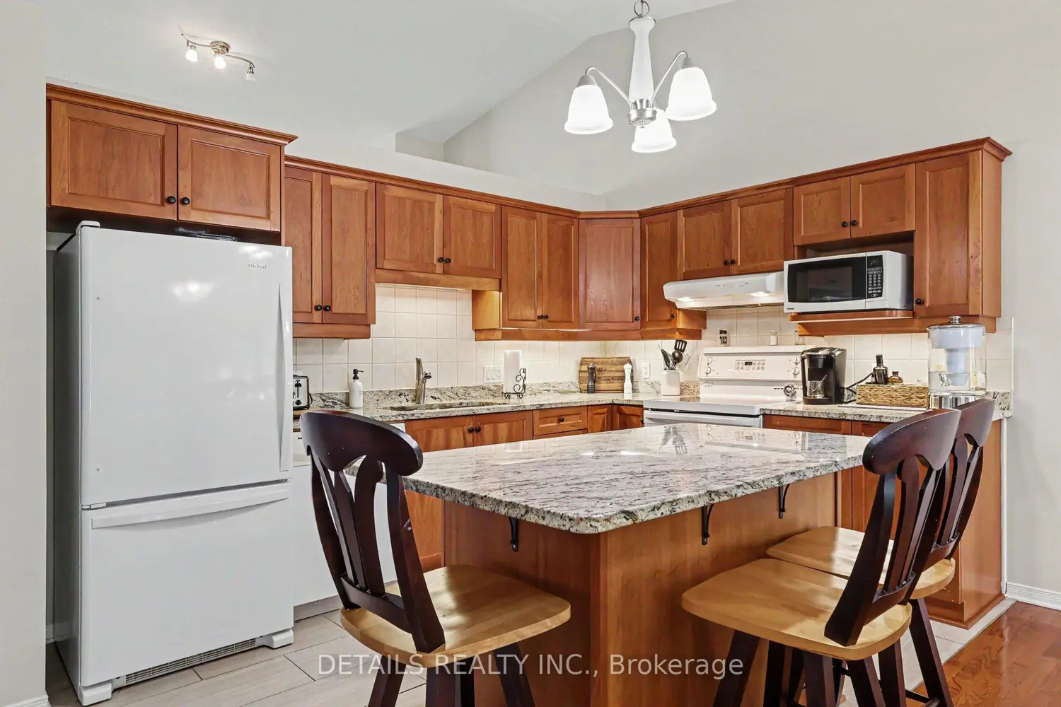 631 Country Trail photo 5
