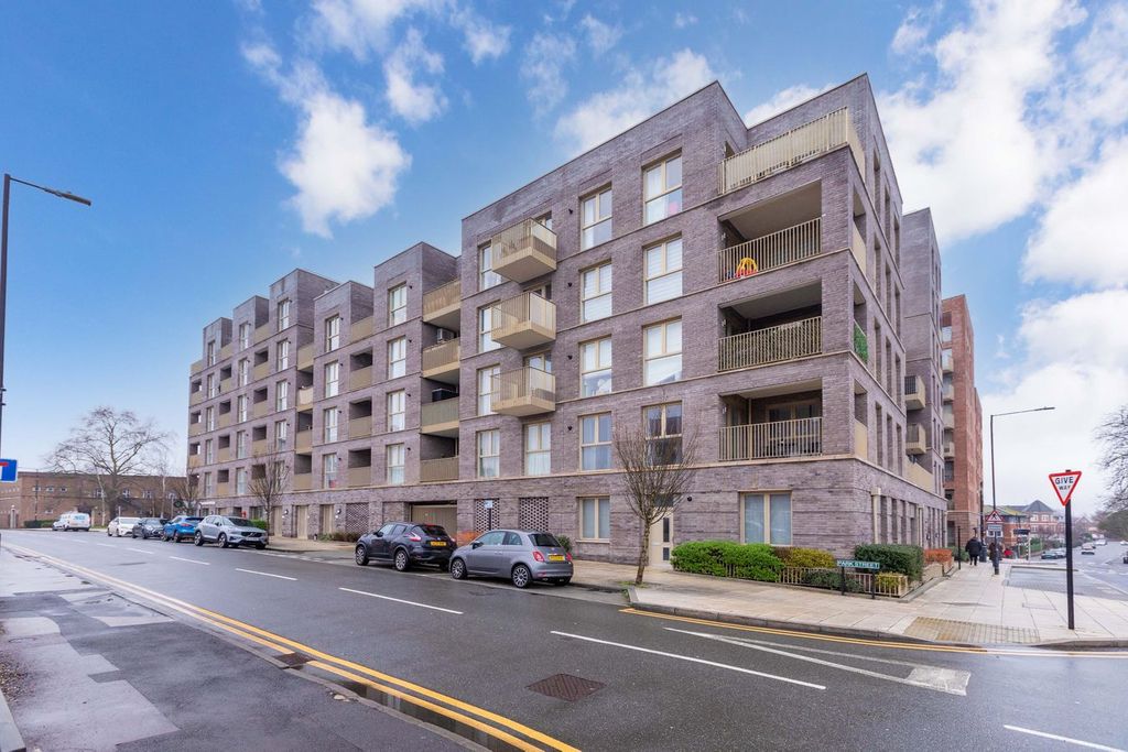1 bed flat for saleTrinity Place, Park Street, Maidenhead SL6
