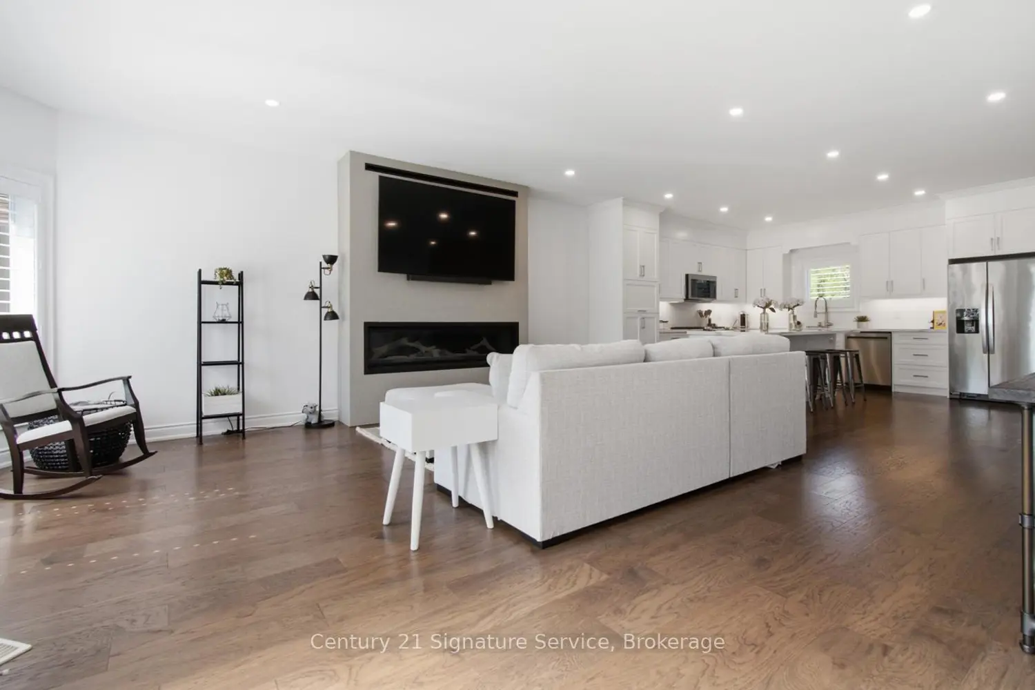 191 Hetram Court photo 2