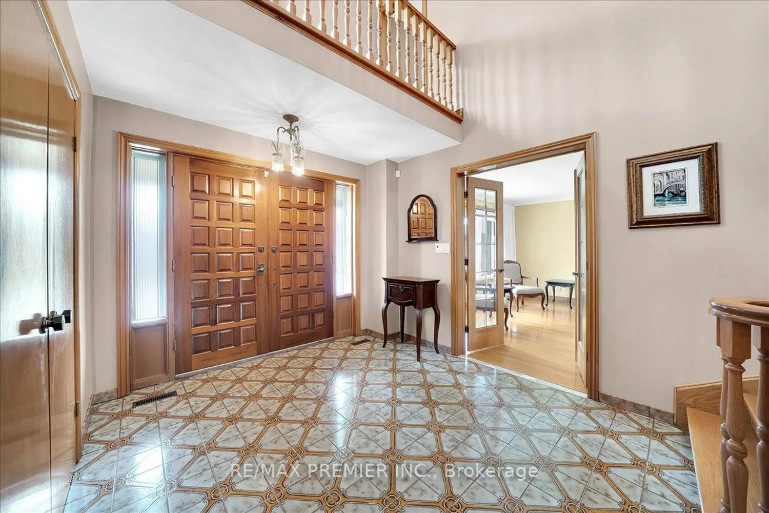 100 Hallsport Crescent photo 4