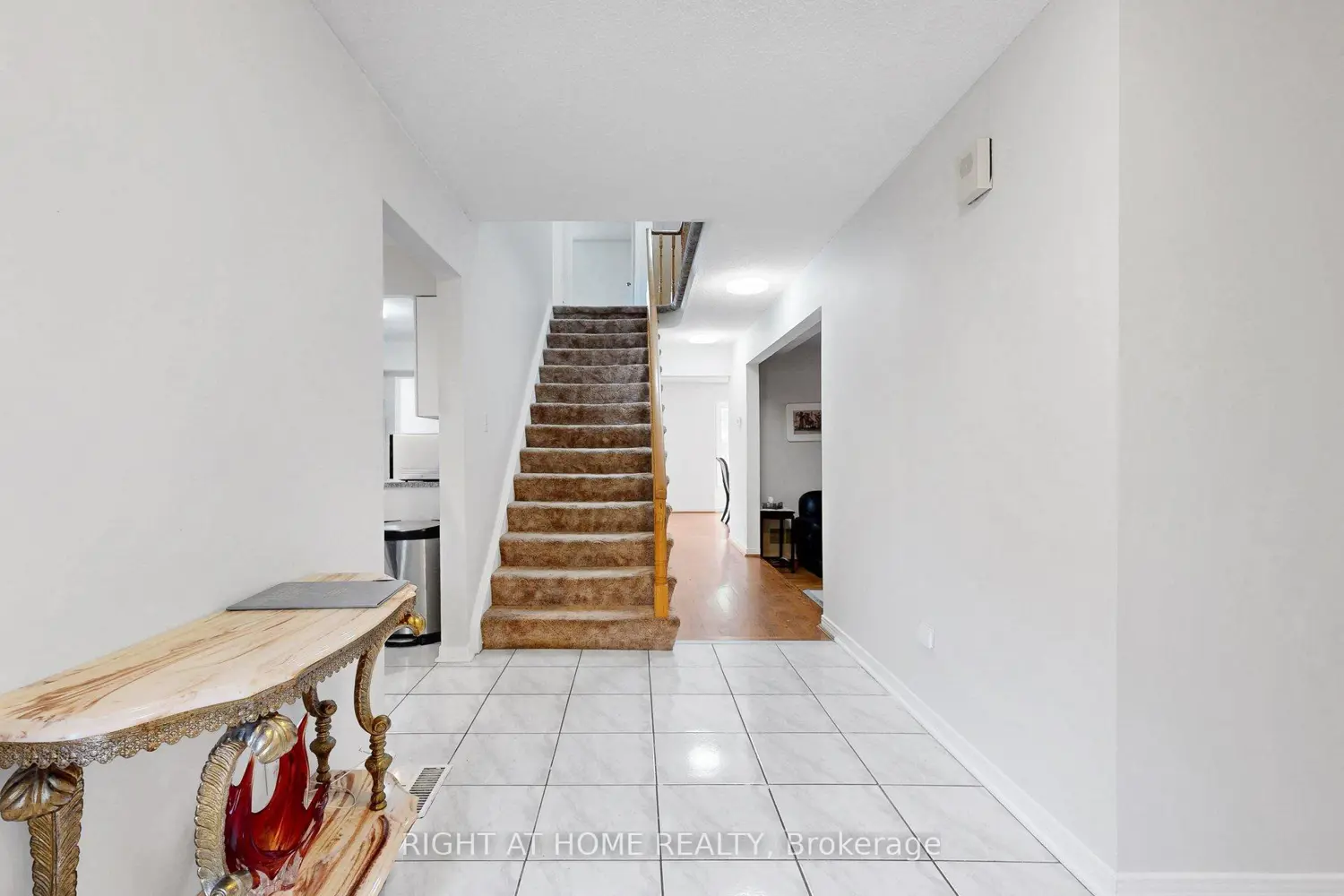 103 Heatherton Way photo 2