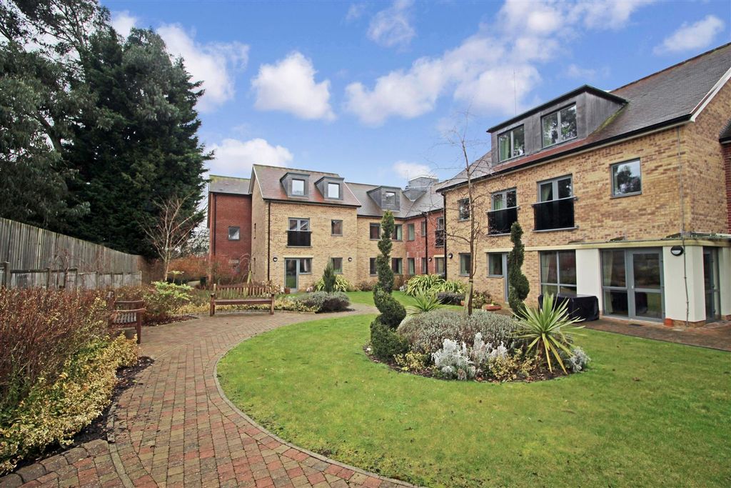 2 bed flat for saleWestonia Court, Wellingborough Road, Northampton NN3