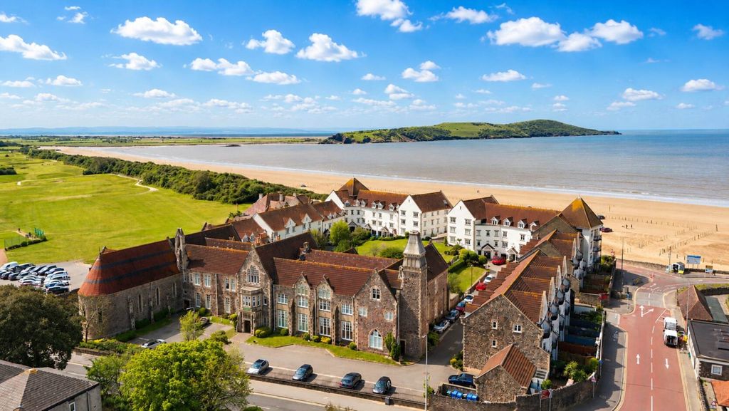 3 bed flat for saleRoyal Sands, Beach Road, Weston-Super-Mare BS23 photo 2