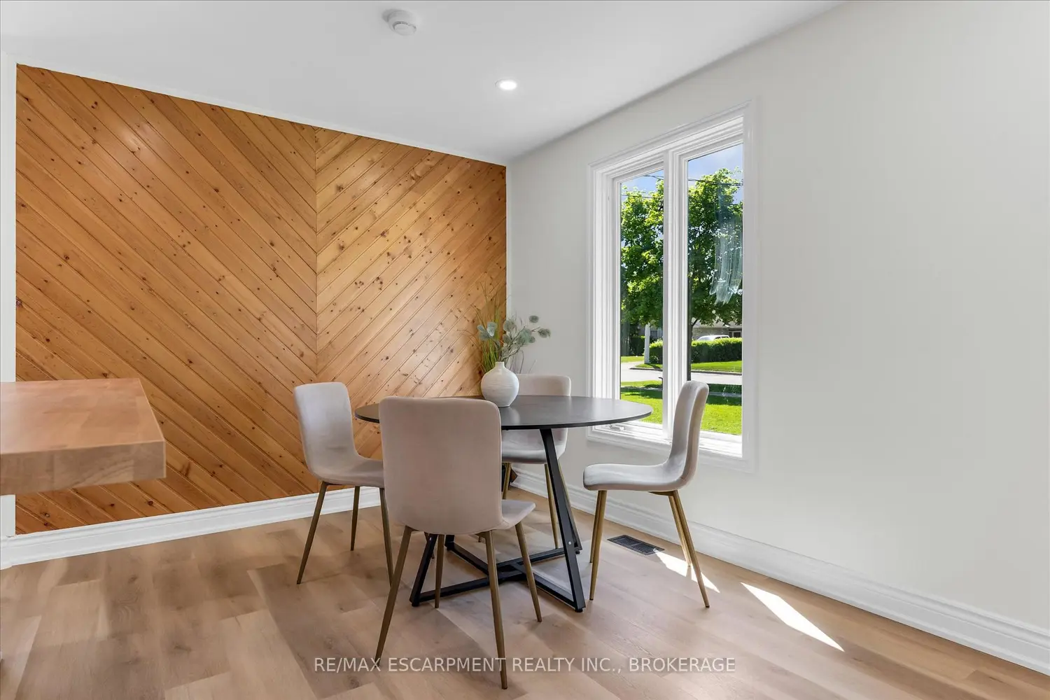 49 Grove Avenue photo 5